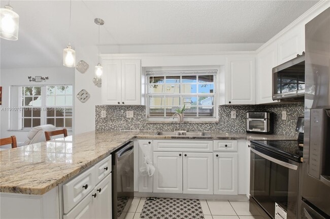 Building Photo - 7141 SW 158th Ct