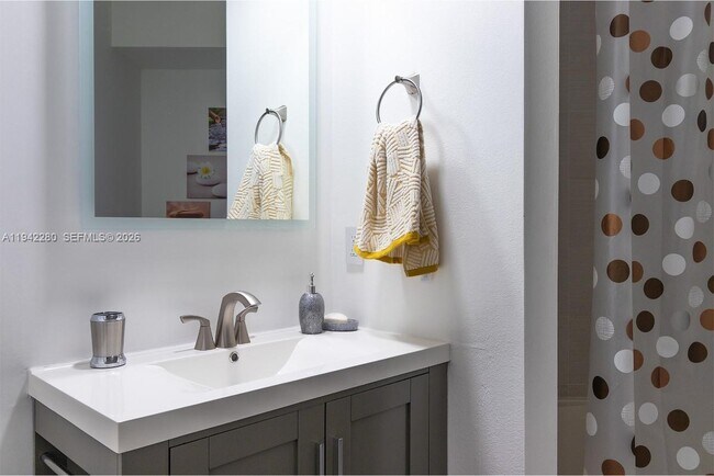 Building Photo - 3165 NE 184th St