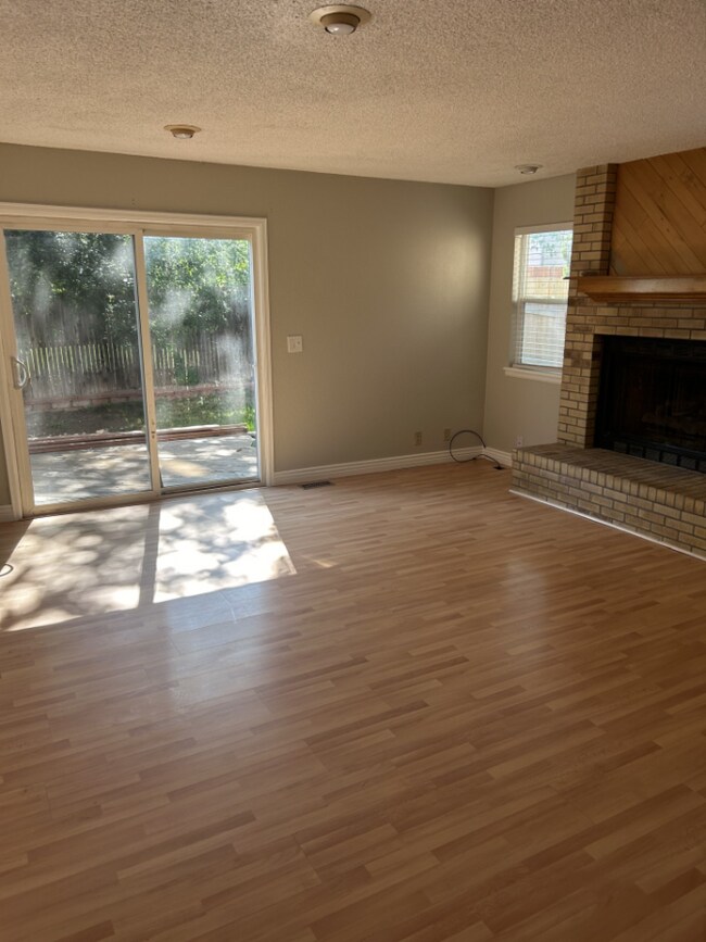 Building Photo - "Charming 3-Bed, 2-Bath Single Family Home in Littleton!"