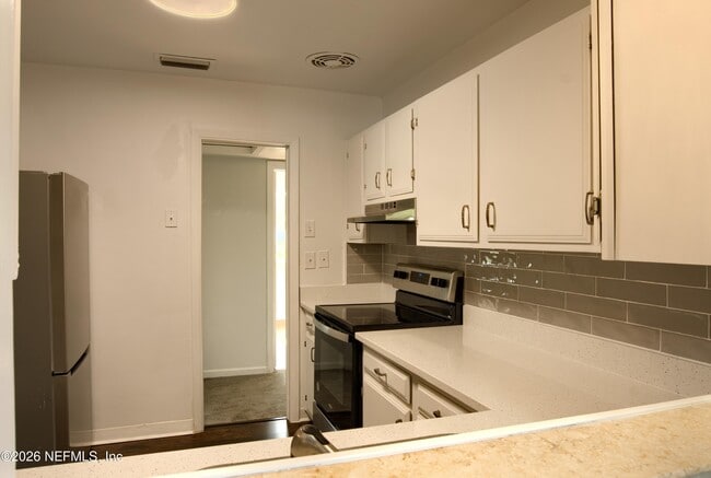 Building Photo - 1370 Labelle St