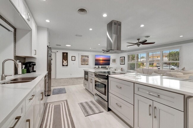 Building Photo - 4450 NE 23rd Ave