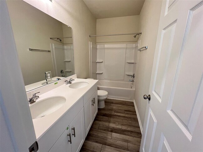 Building Photo - 561 Papaya Dr