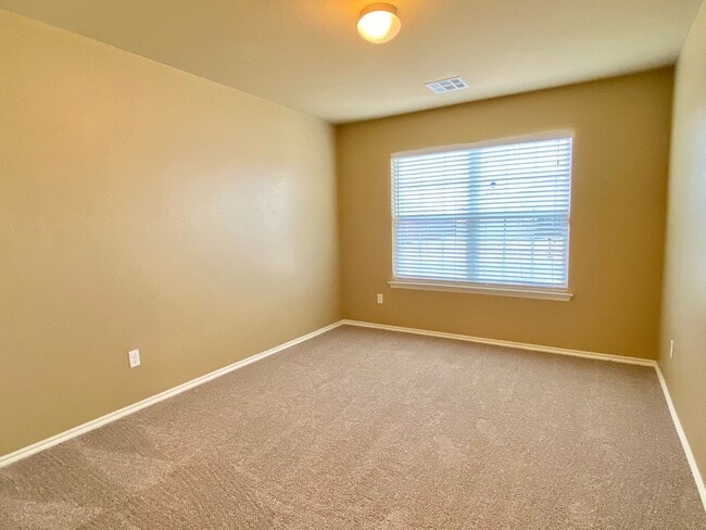 Building Photo - Great 3 Bedroom 2 Bath Home in Piedmont