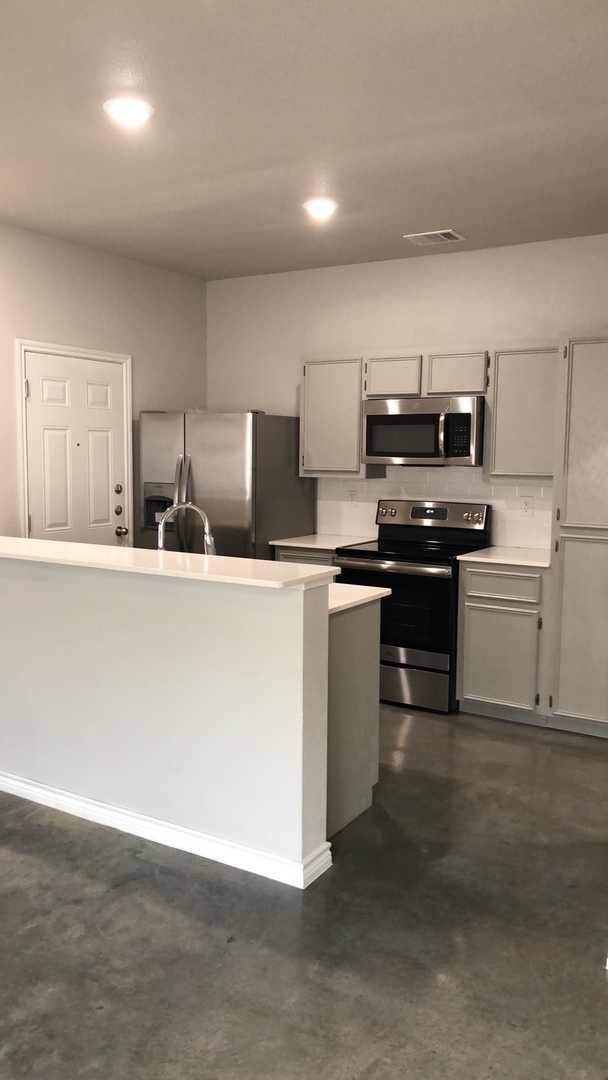 Building Photo - 312 Lowes Blvd