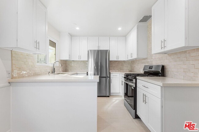 Building Photo - 10610 Landale St