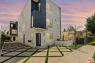 Building Photo - 2700 Fletcher Dr