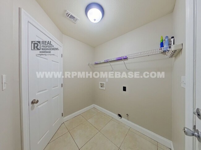 Building Photo - ELEGANT 4/3 + OFFICE IN GATED CHANAN ESTATES | Gas Fireplace + Formal Dining!