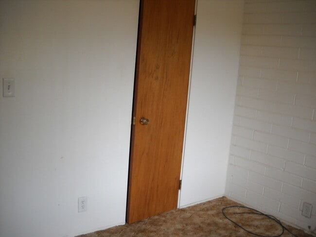 Building Photo - Cute House in Town