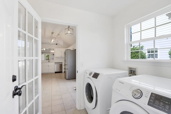 Building Photo - 3 Bed/2 Bath in Deep Water Community