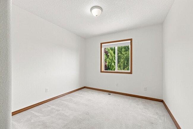 Building Photo - 3203 NE 171st Ave