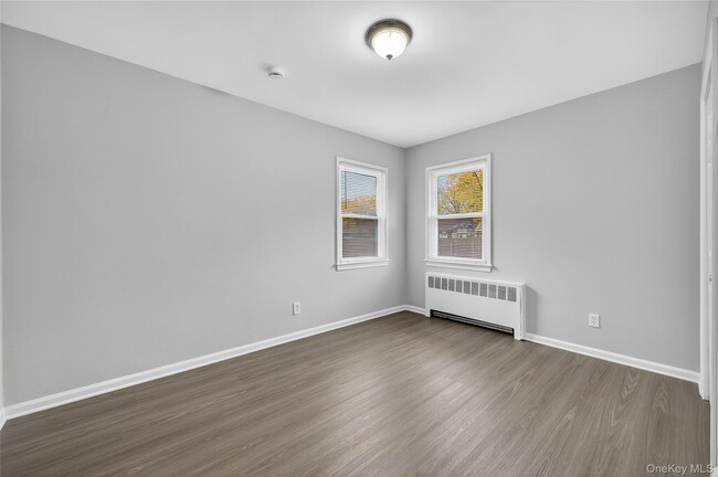 Building Photo - 552 Old Country Rd