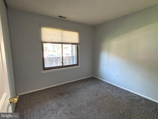 Building Photo - 4317A Aberdeen Dr