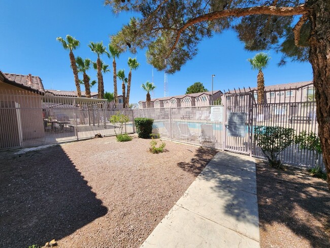 Building Photo - Beautiful 3 Bedroom & 2 1/2 Bath Condo.