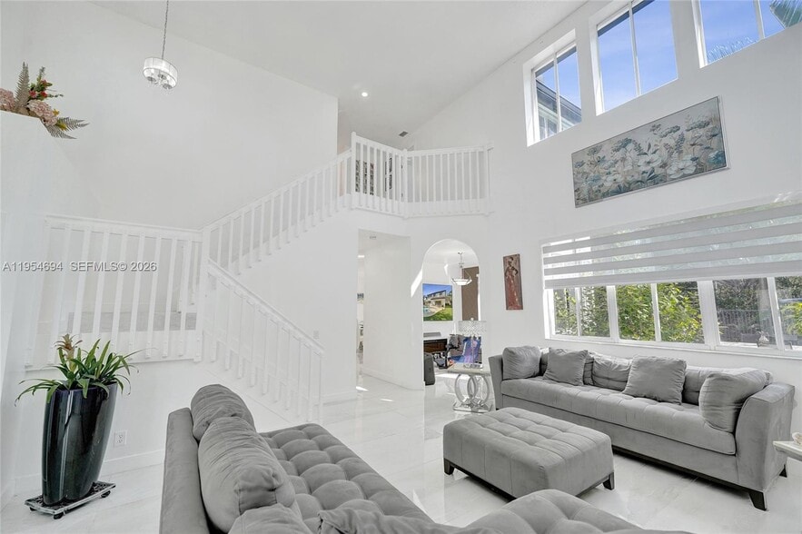 Building Photo - 1367 Camellia Cir