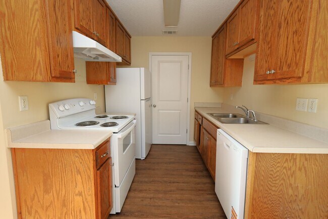 Building Photo - 1801 Chestnut Dr