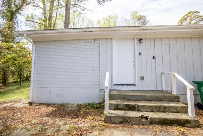 Building Photo - 2945 Belvedere Ln