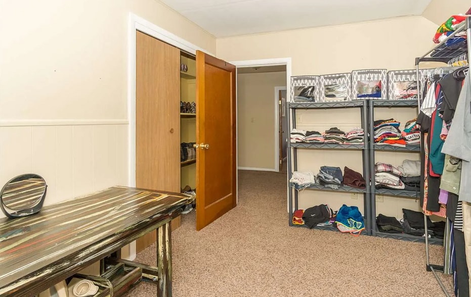 Bed 4 - 108 5th St NE