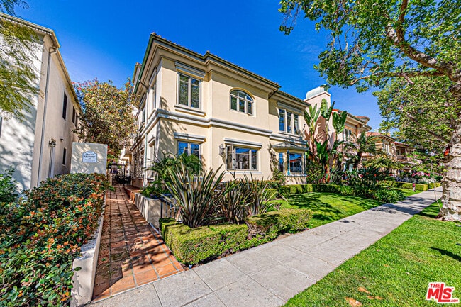 Building Photo - 143 N Arnaz Dr