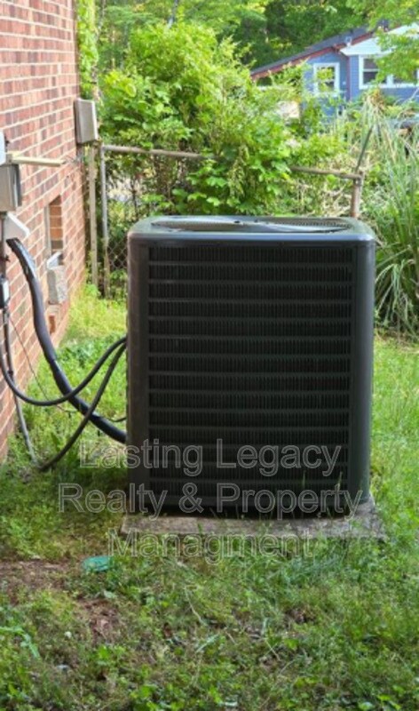 Building Photo - 113 25th St