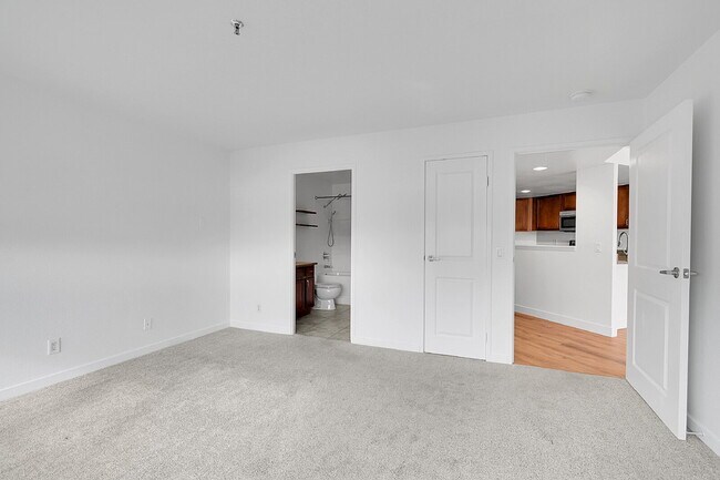 Building Photo - $1,750.00 - 1 Bedroom, 1 Bathroom, Condo in Denver with Cozy Balcony!