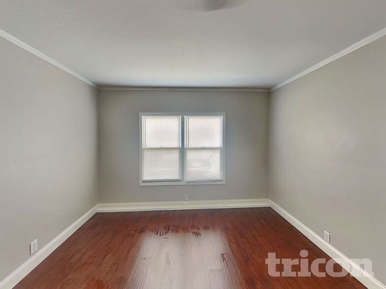 Building Photo - 10417 Hugue Way