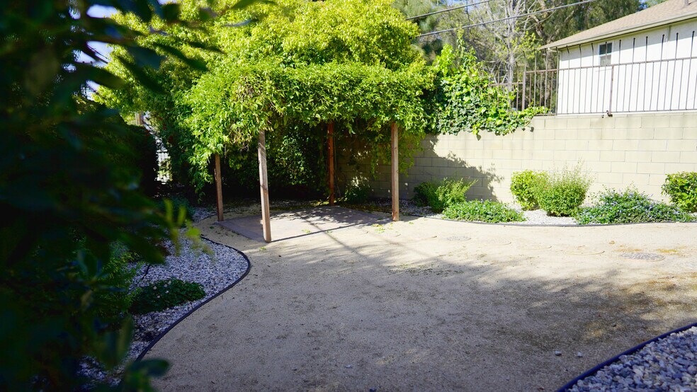 Building Photo - 3780 Lenawee Ave