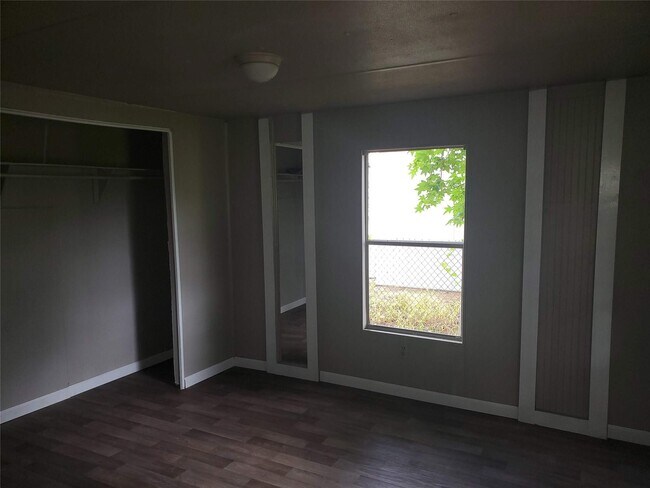 Building Photo - 12175 Hilltop Dr