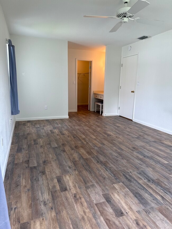 Building Photo - 2220 Jackson Heights Dr