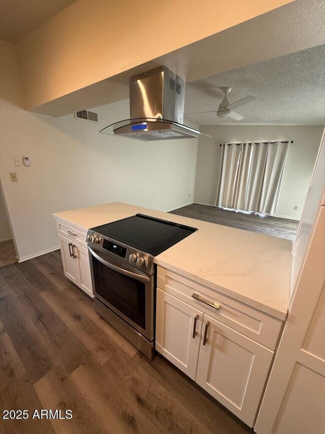 Building Photo - 1719 W Royal Palm Rd