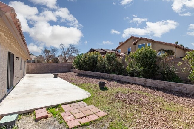 Building Photo - 121 Hanover Dr