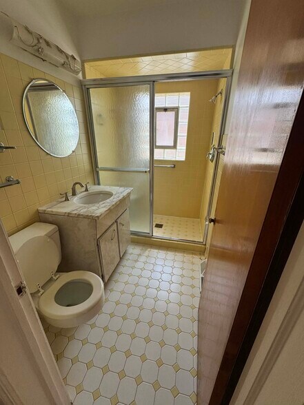 Building Photo - 2529 S 14th Ave