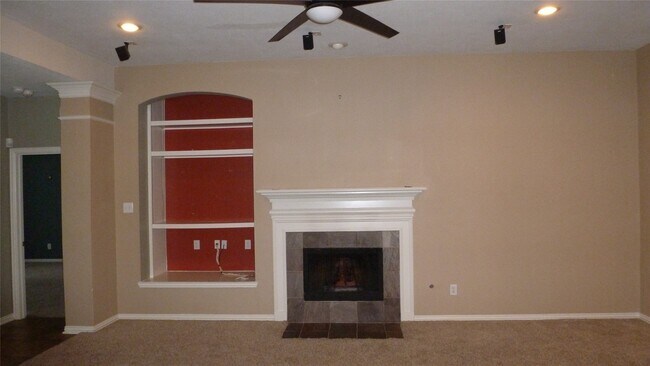 Building Photo - 4823 Cypress Spring Dr