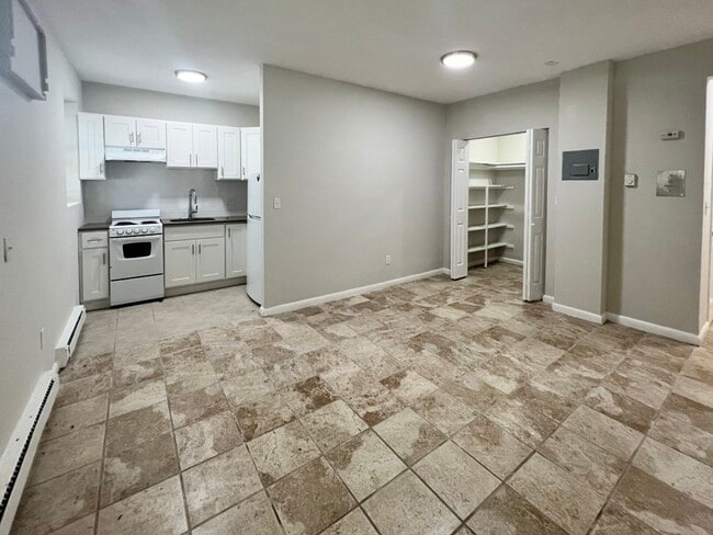 Building Photo - 5 Beaver Park Rd