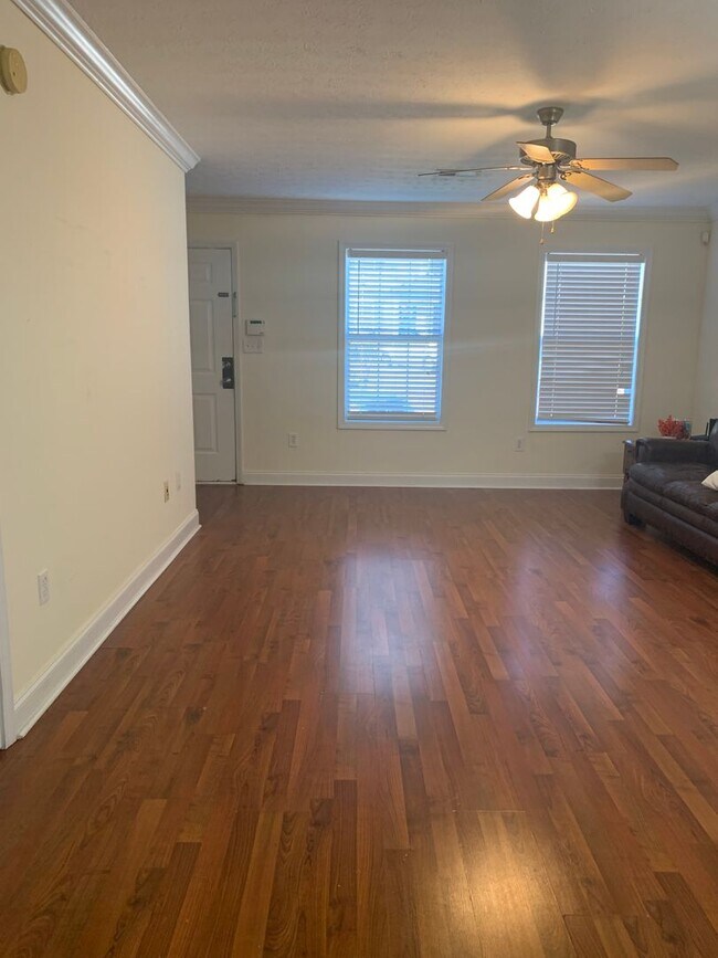 Building Photo - 2/2 1/2 Condo on Westside available mid July