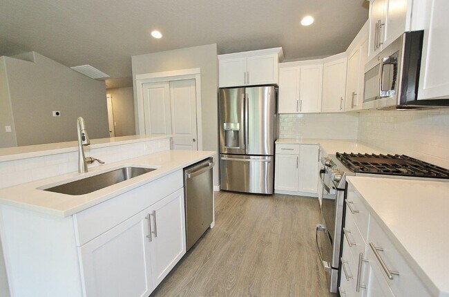 Building Photo - 10510 W Daylily Ave