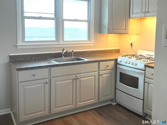 Building Photo - 63 Maynard St