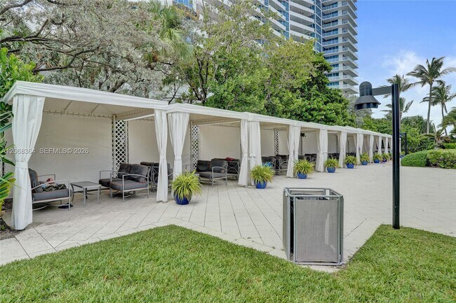 Building Photo - 3000 S Ocean Dr