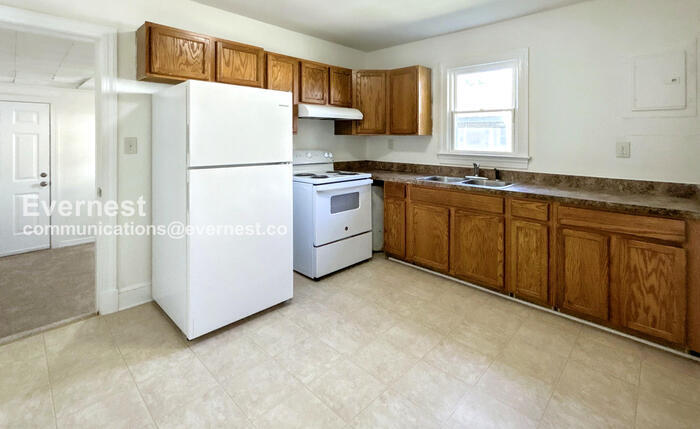 Building Photo - 5 Bancroft Ave