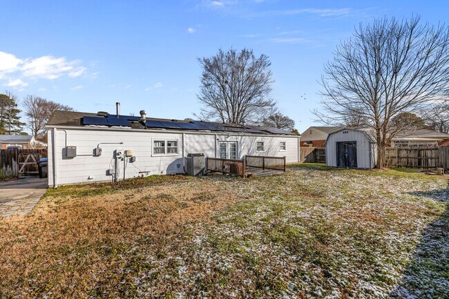 Building Photo - Charming Ranch Home Near Mt. Trashmore & Naval Bases