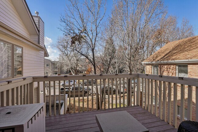 Building Photo - HALF MONTH RENT FREE!!!! GORGEOUS Brick To...