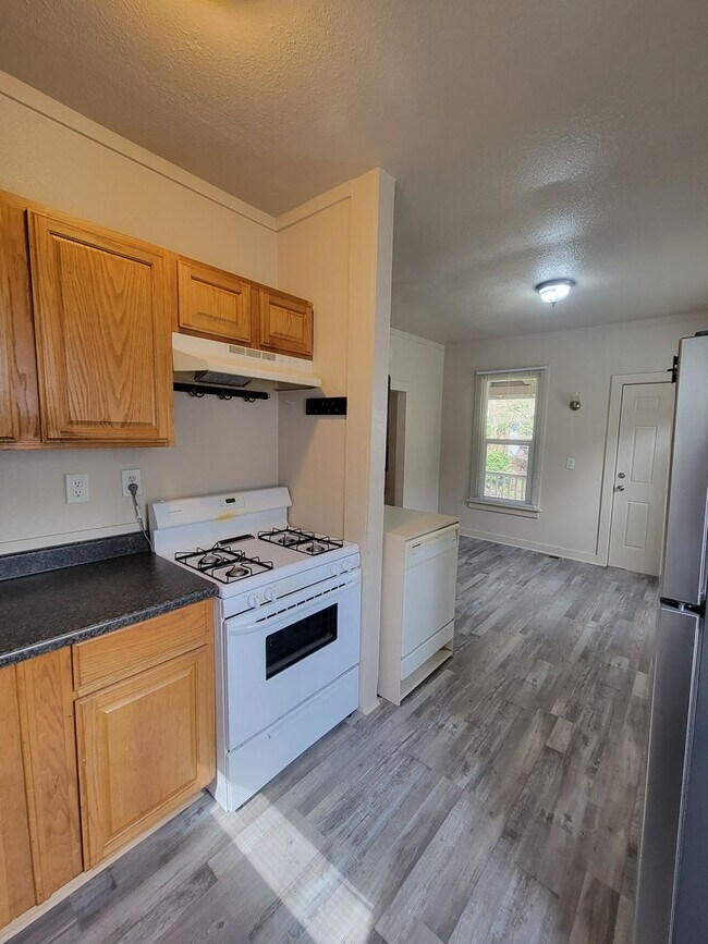 Building Photo - Sweet Two Bedroom Home Minutes from Downtown Port Orchard!