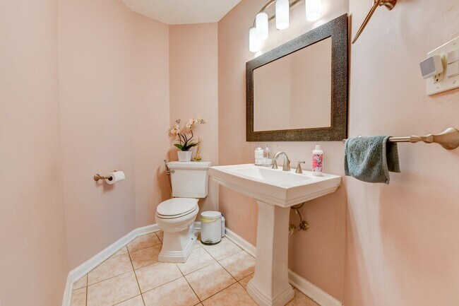 Building Photo - 572 Sanderling Ct