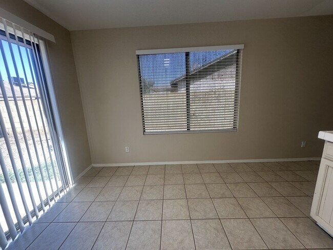 Building Photo - 1349 E Palmdale Dr