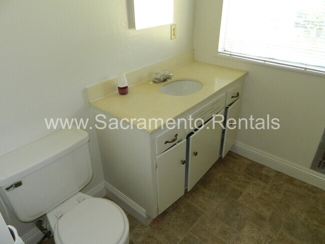 Building Photo - Charming Arden Area 3bd/1ba House with Garage