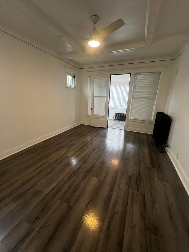 Building Photo - 5461 W Haddon Ave