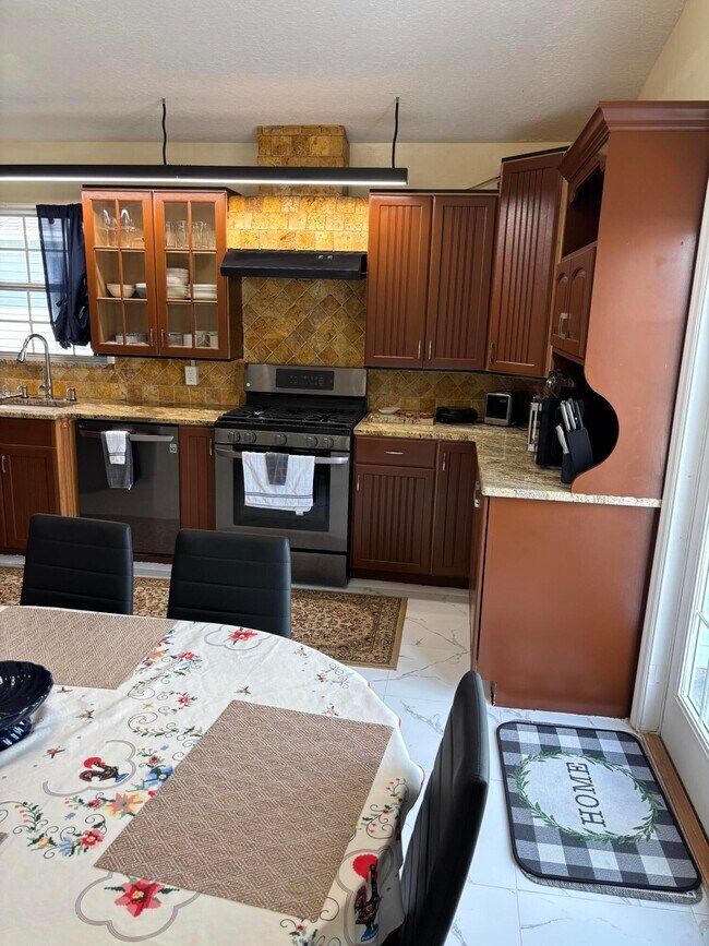 Building Photo - 5359 SE Dell St