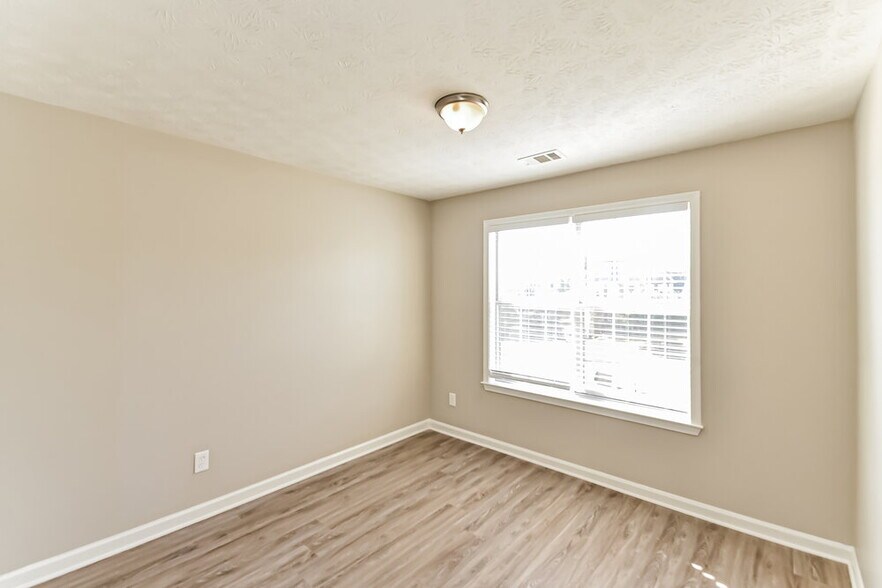 Building Photo - 7855 Clearview Cir