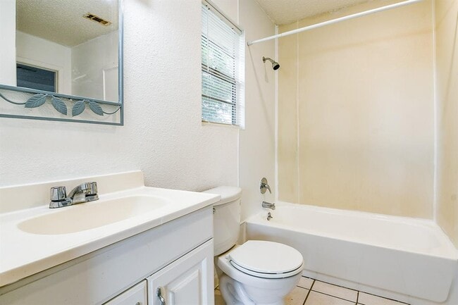 Building Photo - 24204 Linda Ln