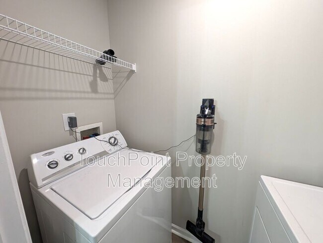 Building Photo - 7383 Sun Dance Dr