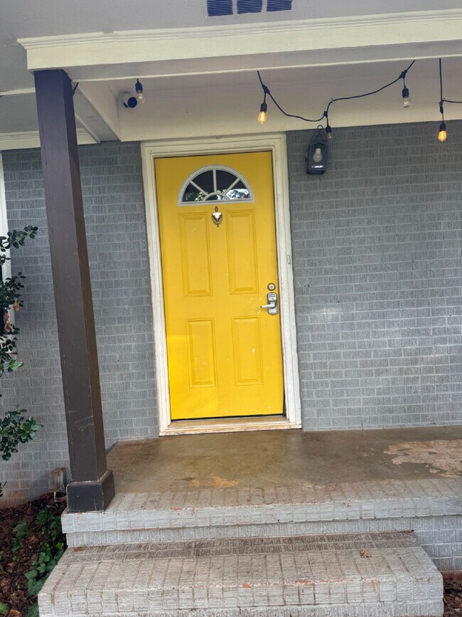 Building Photo - Updated home in Pendleton - JUST REDUCED